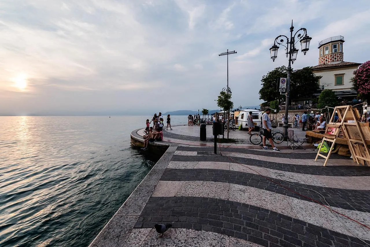 Lazise Boutique Apartment Lago E Relax